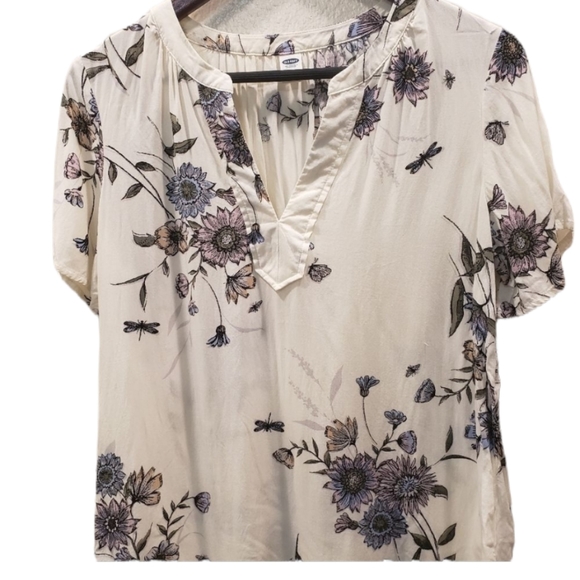 Old Navy Tops - Old Navy White Floral Tshirt Sz M